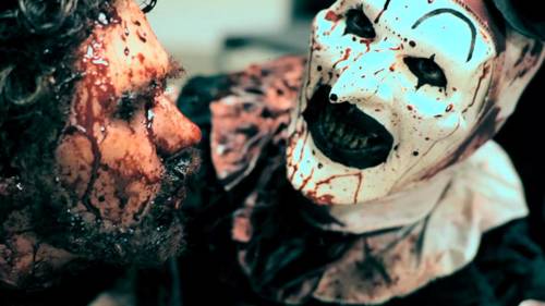 all-hallows-eve-2013-clown-holding-head.